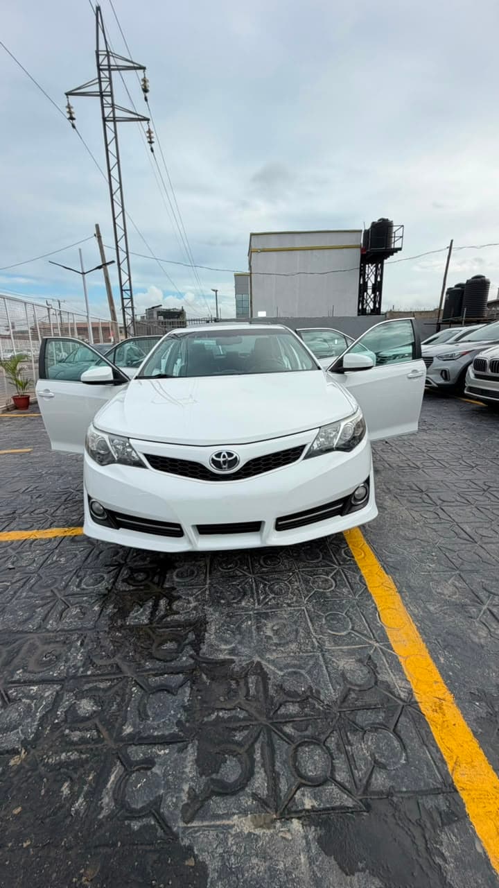 2013 Toyota Camry Full Option